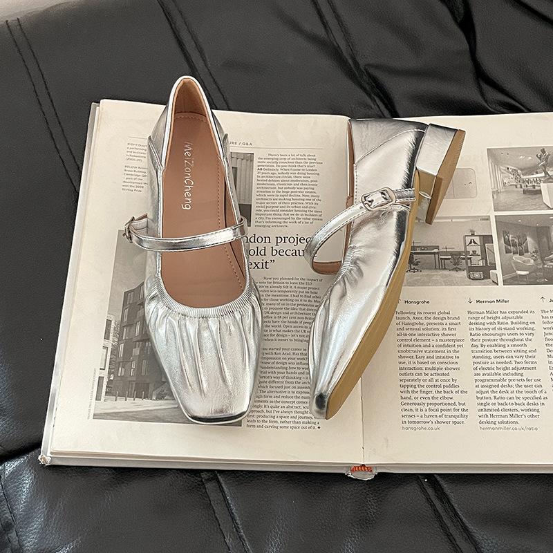 

One-word buckle thick heel Mary Jane shoes women s summer fashion French temperament high heel gentle pleated shallow mouth single shoes leather shoes 35 серебряный