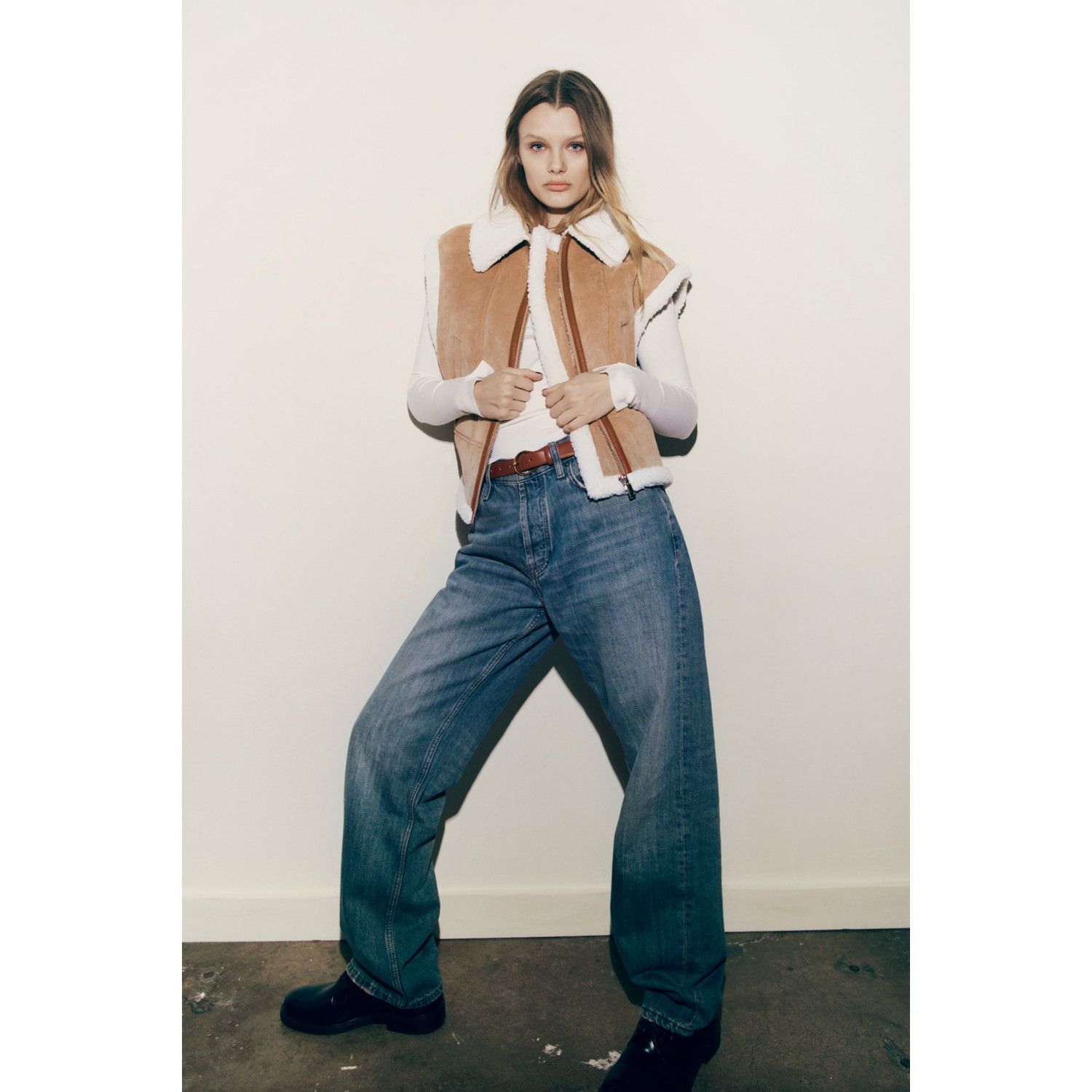 

CONTRAST FAUX SHEARLING GILET