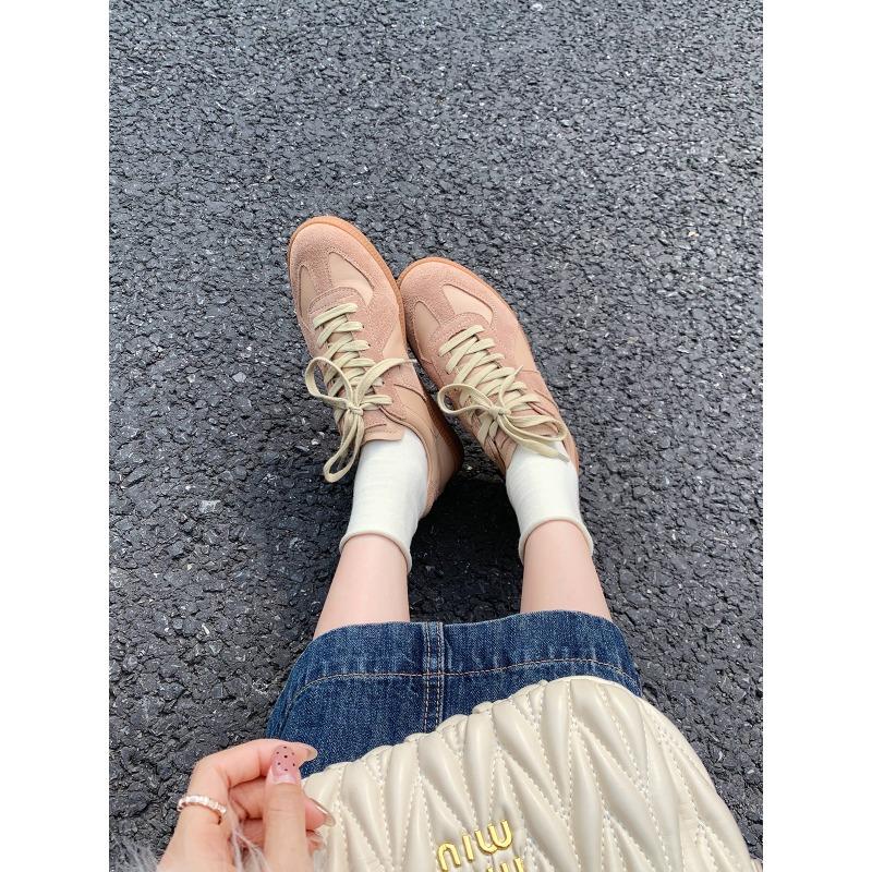 ~ Classic color matching round head board shoes are thin and versatile, casual women's autumn and winter