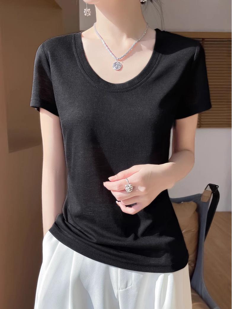 

Women s Slimming White U-Neck Knit T-Shirt - Summer 2025 Collection M