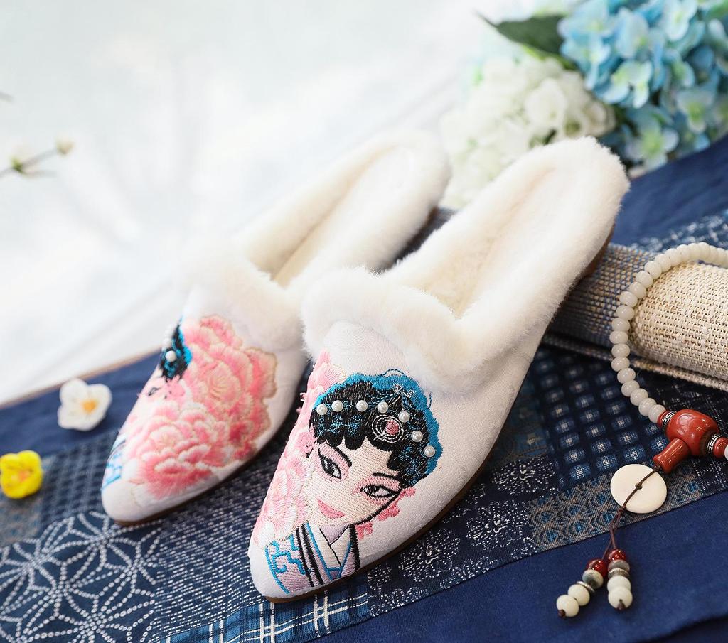 Women's Retro Embroidered Cotton Pointed Toe Slipper