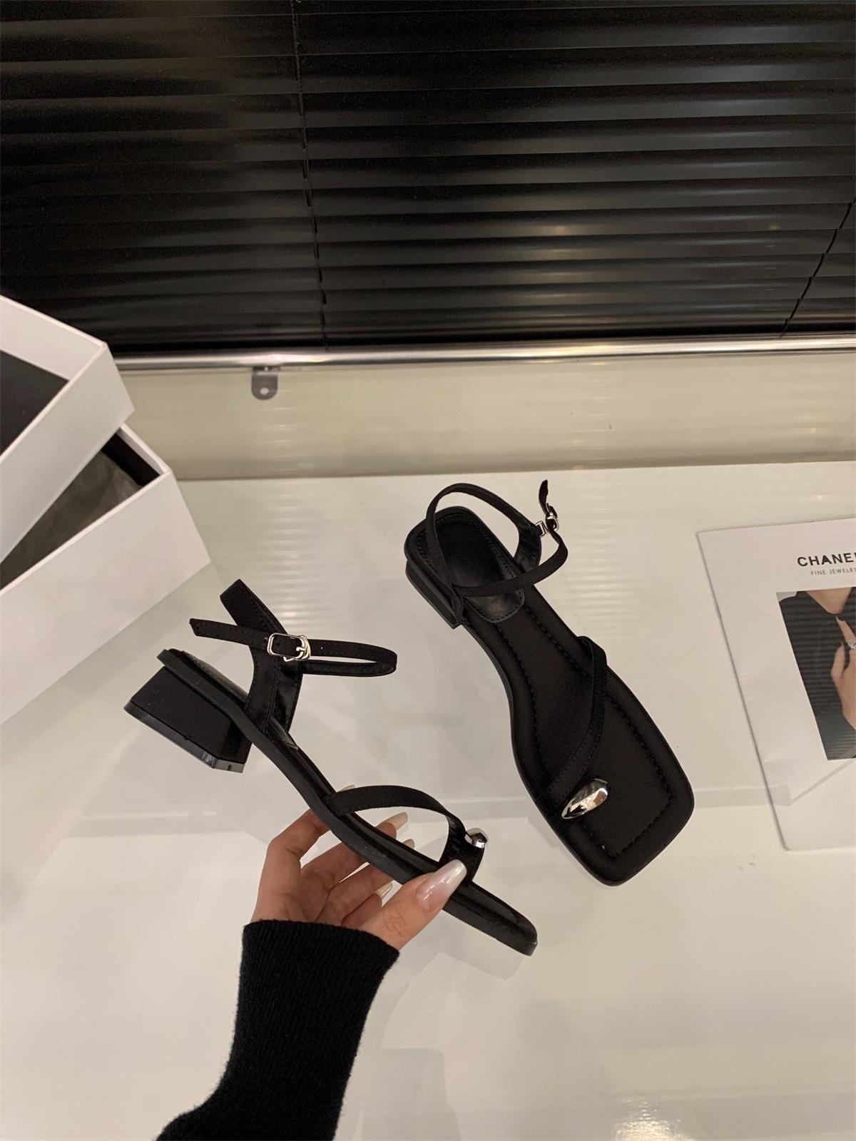 

Французские босоножки на среднем каблуке с черными ремешками, туфли феи, лето 2025, для путешествий и отпуска, с юбкой, закрытый носок, римские туфли 35