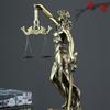 Gerechtigheidsgodin Beeldje Hars Bronskleurige Afwerking Blinde Wet Vrouw Figuur met Schaal Billijkheid Beeldje Ornament voor Advocaten
