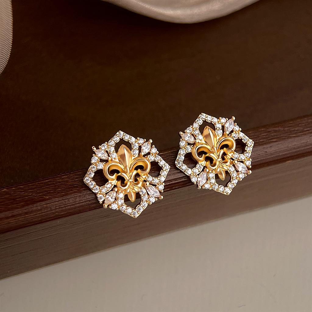Vintage French-Style Iris Openwork Zircon Earrings - Luxurious, Versatile, High-End Women's Jewelry