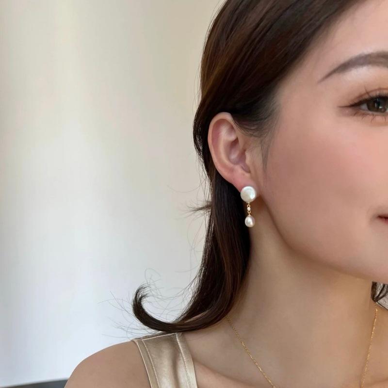 Zhuji Yuhe freshwater button pearl earrings, the same style as worn by the princess S9Silver Needle Baroque Pearl Classic Earrings