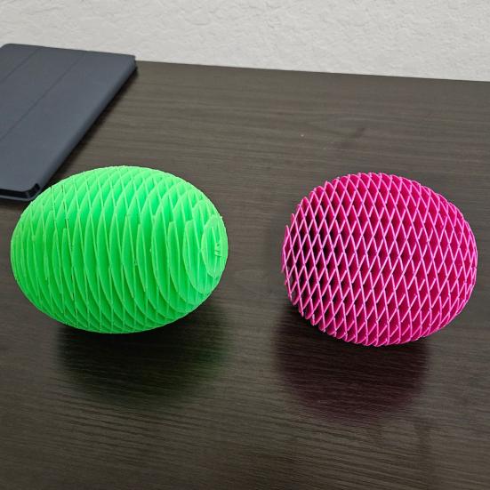 Transforming Rhombus Grid Stress Ball Anxiety Relief Squeeze Ball Portable Travel Soft TPR Calming Textured Ball Sensory Fidget Worm Toy