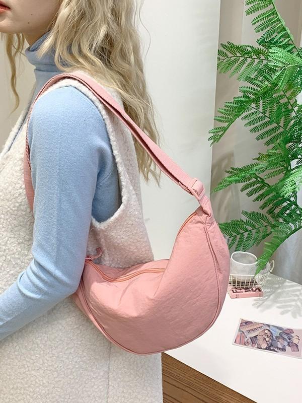 Street Style Duffle Bag With Nylon Material And Zipper Closure For Daily Use