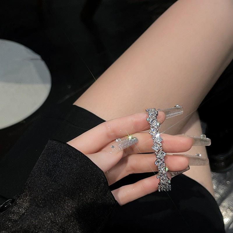 High-End Exquisite Flash Diamond Zircon Bracelet Women'S Opening Adjustable Light Luxury High-End Niche Design Bracelet Cold Wind