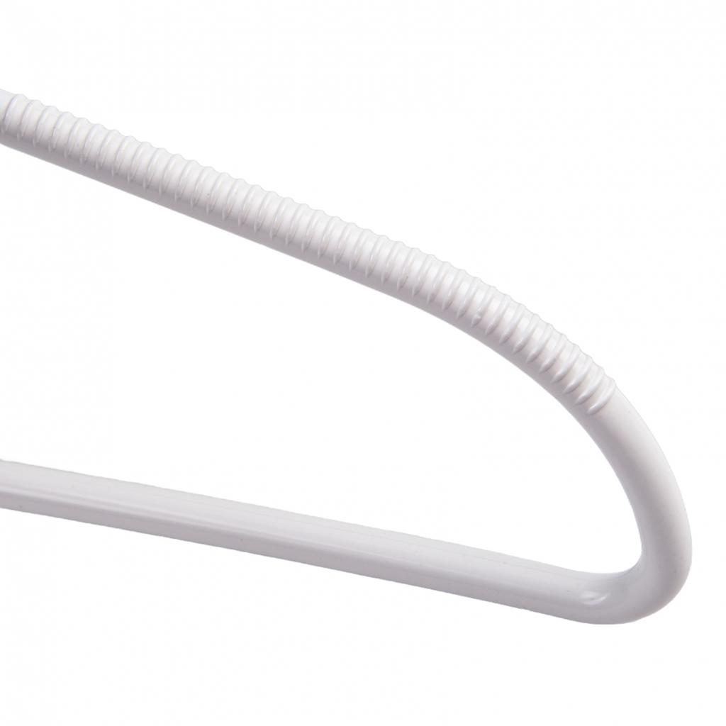 Plastová ramínka na oblečení s krátkým krkem a protiskluzovou úpravou pro efektivní zavěšování oděvů