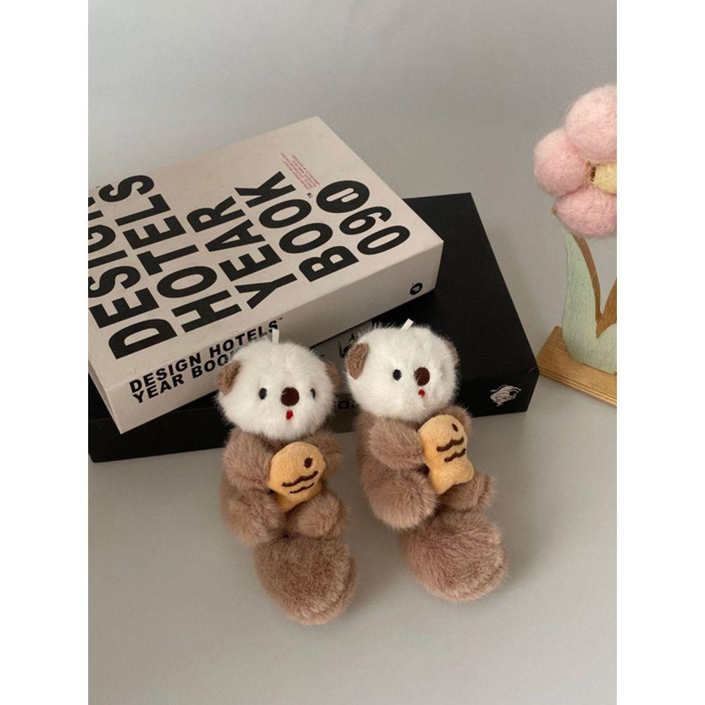 bookaz [bookaz] Otter holding fish keychain