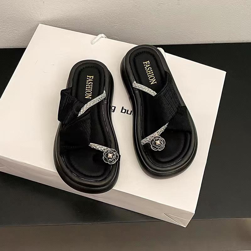 

Wind pinch foot casual slippers outer wear summer new small thick bottom comfortable beach cool slippers 40