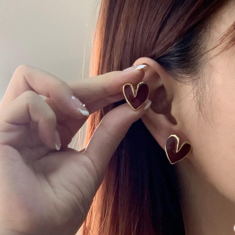 Retro Red Heart French Drip Clip-On Earrings for Women - Fashionable, Painless, No Piercing Required.