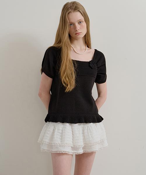 MORE THAN LIKE Square Flower Knit - Black