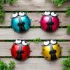Confezione da 4 Decorazioni Murali Coccinelle Colorate in Metallo - Arte da Appendere per Esterni, Coccinelle in Ferro 3D Carine per Recinzione del Giardino, Patio, Porta, Cortile, Prato, Giardino Dietro Casa