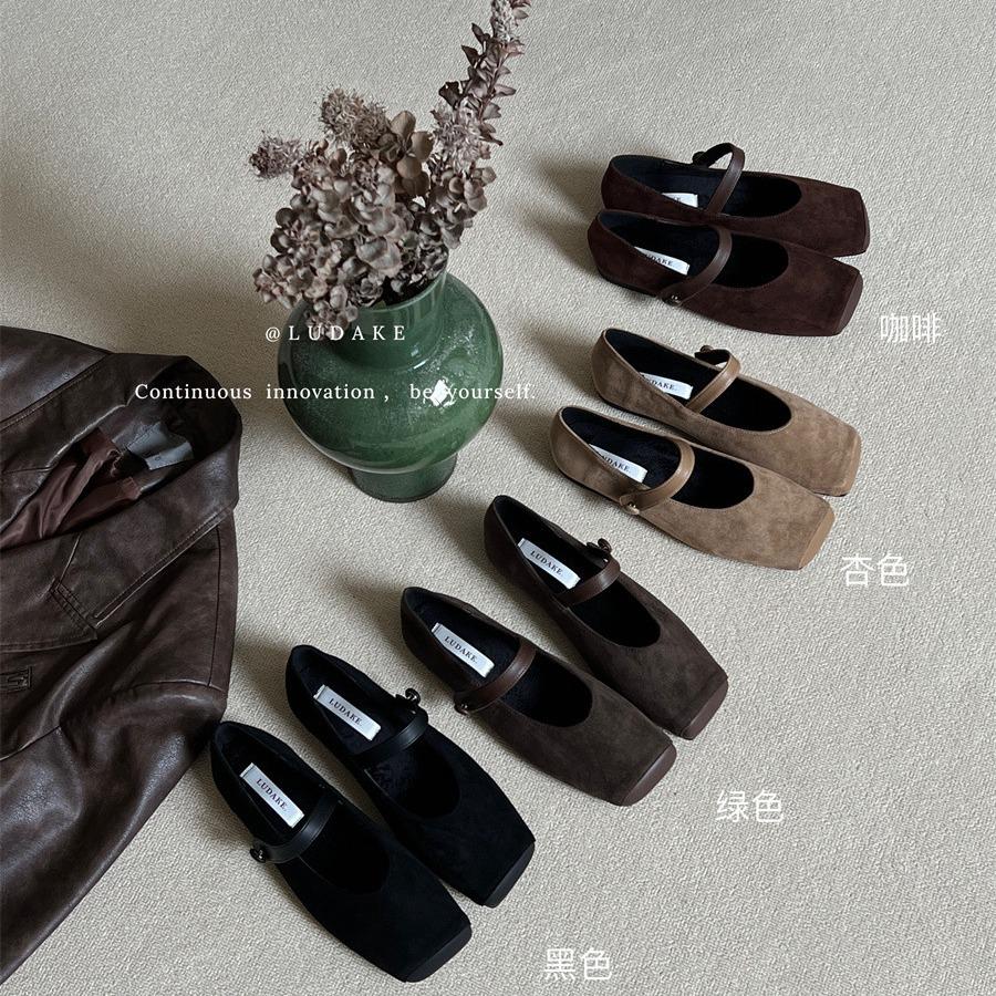 Square head Mary Jane shoes women's shoes 2025 autumn and winter new suede one-word belt retro skirt velvet single shoes