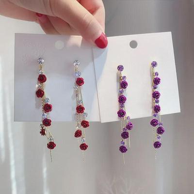 Versatili orecchini con nappa e strass a forma di rosa rossa per donna