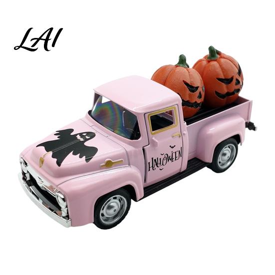 Collectible Miniature Truck Toy Halloween Pick-up Alloy Figurine Holding Pumpkin Vintage Car Statue Retro Desktop Decor Vehicle Ornament for Holiday