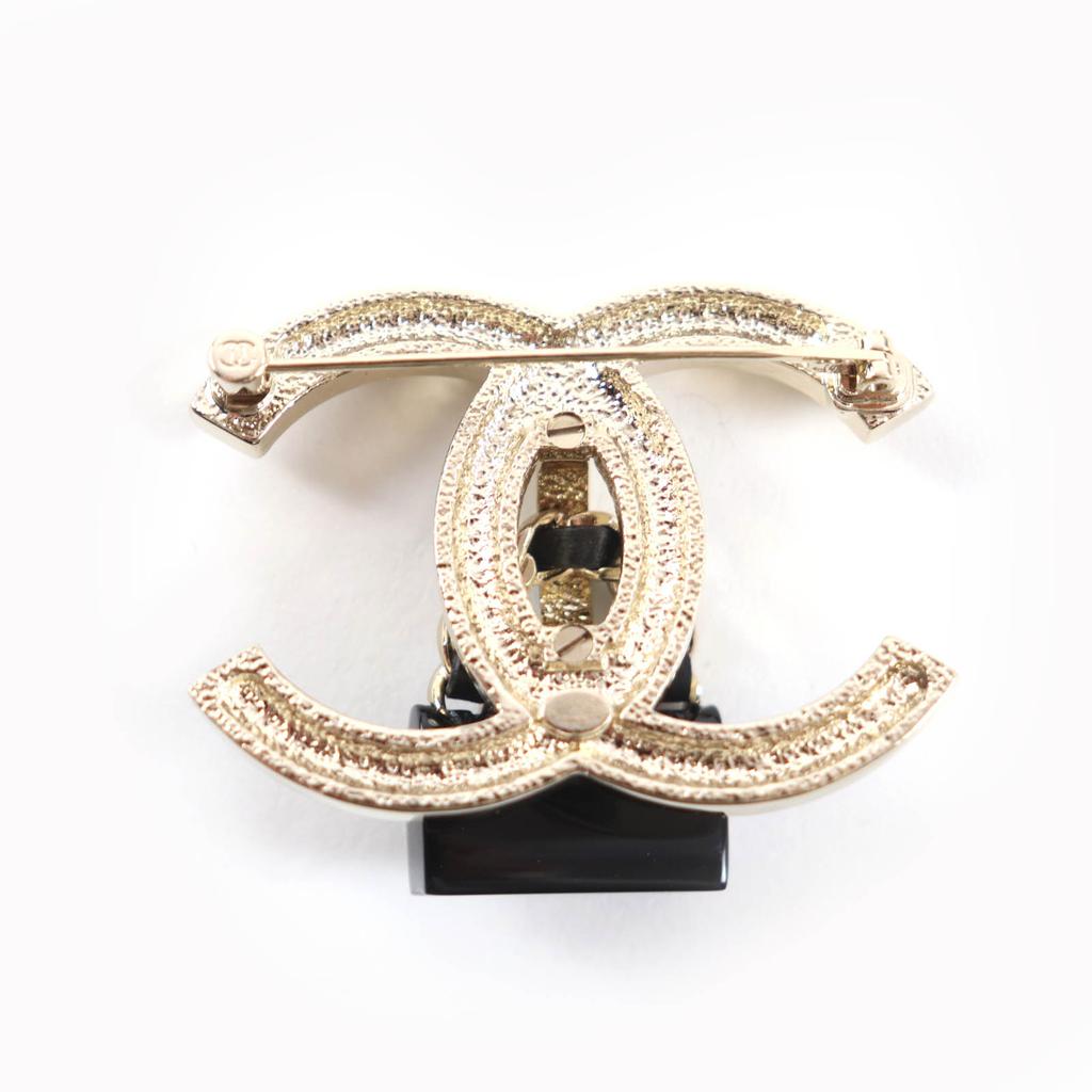 Great CHANEL Brooch COCO Mark bag gold Women B23C Used