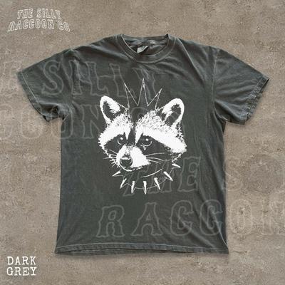 Punk Waschbär Comfort Colors® Shirt, Grunge Ästhetik Oberteil für Männer Frauen, Edgy Punk Rock T-Shirt, Irokesen Müllbär Oberteil, Alternative Kleidung