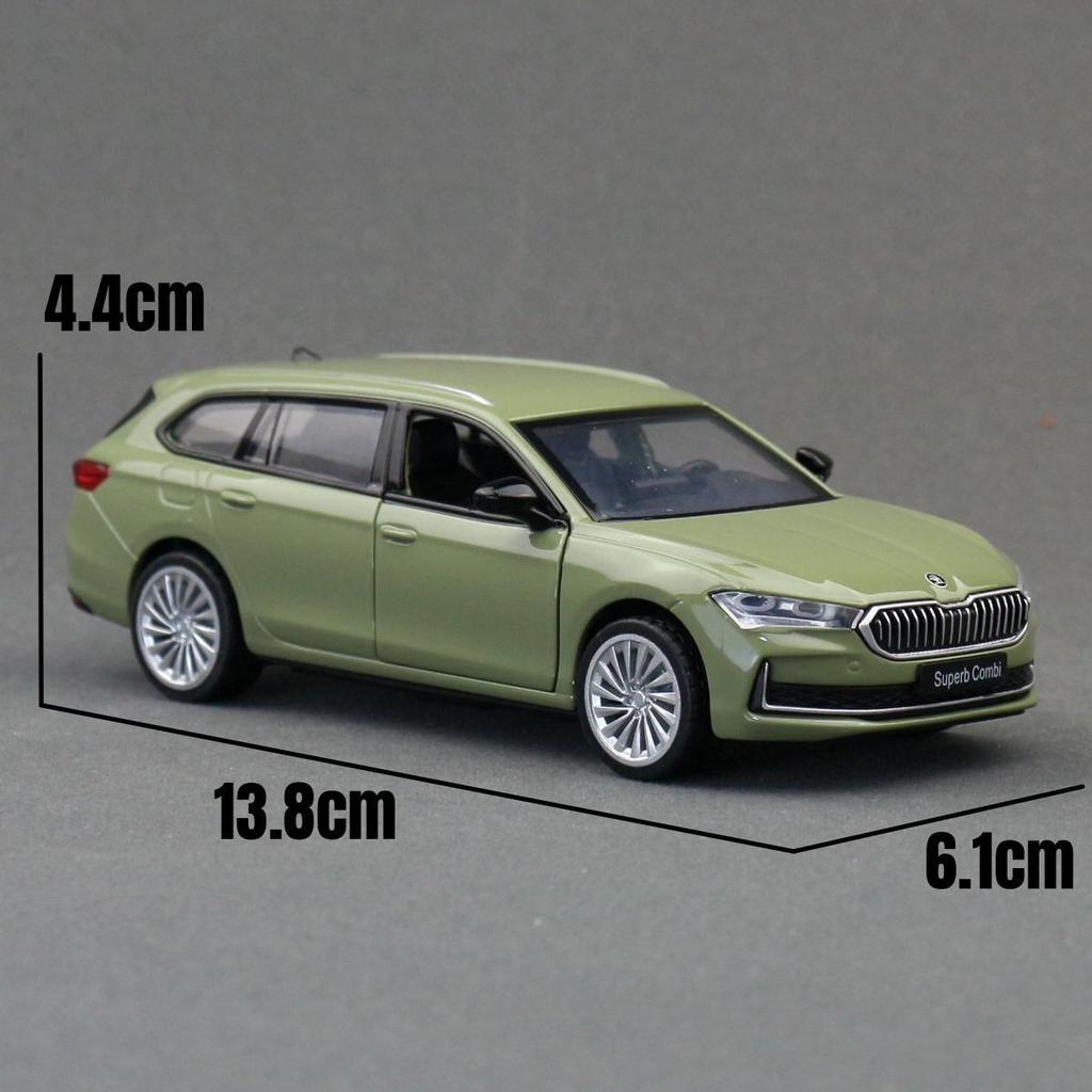 Escala 1/35 Skoda Superb Combi Sedan Modelo de Carro de Brinquedo MSZ Miniatura de Metal Fundido Puxar para Trás Som e Luz Coleção Presente para Crianças Menino
