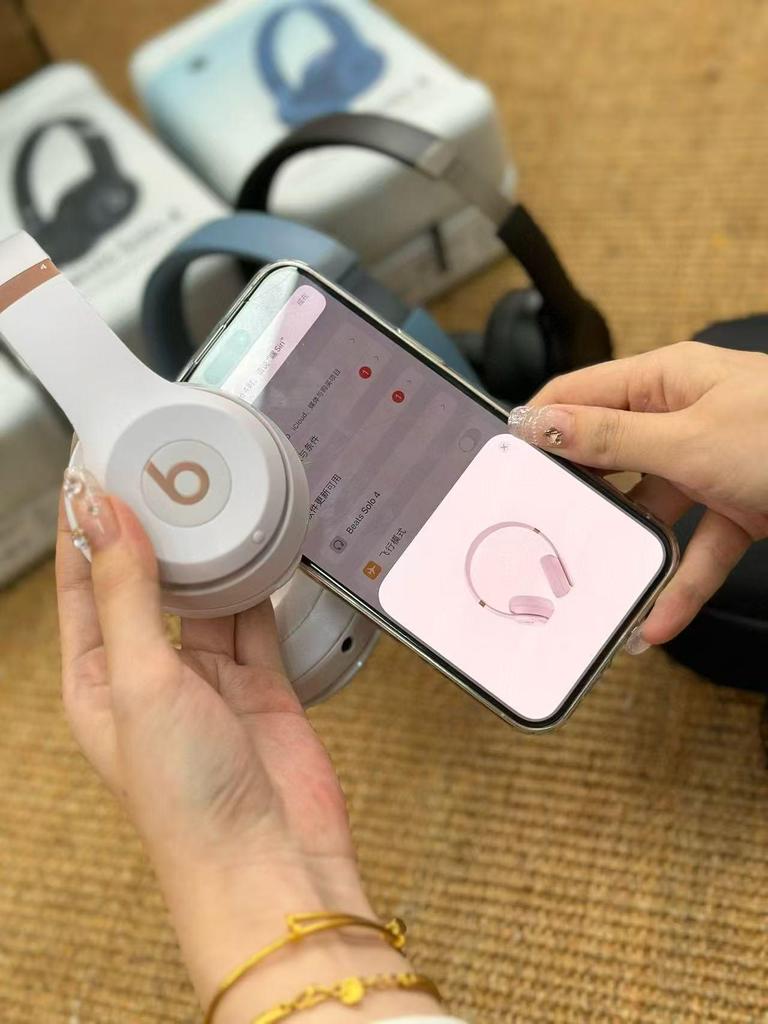 Solo4 Wireless Over-Ear Headphones: Bluetooth Noise-Cancelling, Pop-up Window, Sports Design, Long Battery Life, App Connectivity.