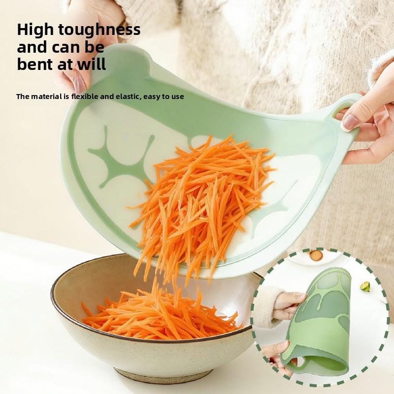 Silicone Little Bear Soft Cutting Board - Lightweight Chopping Board for Babies - Suitable for Cutting Fruits