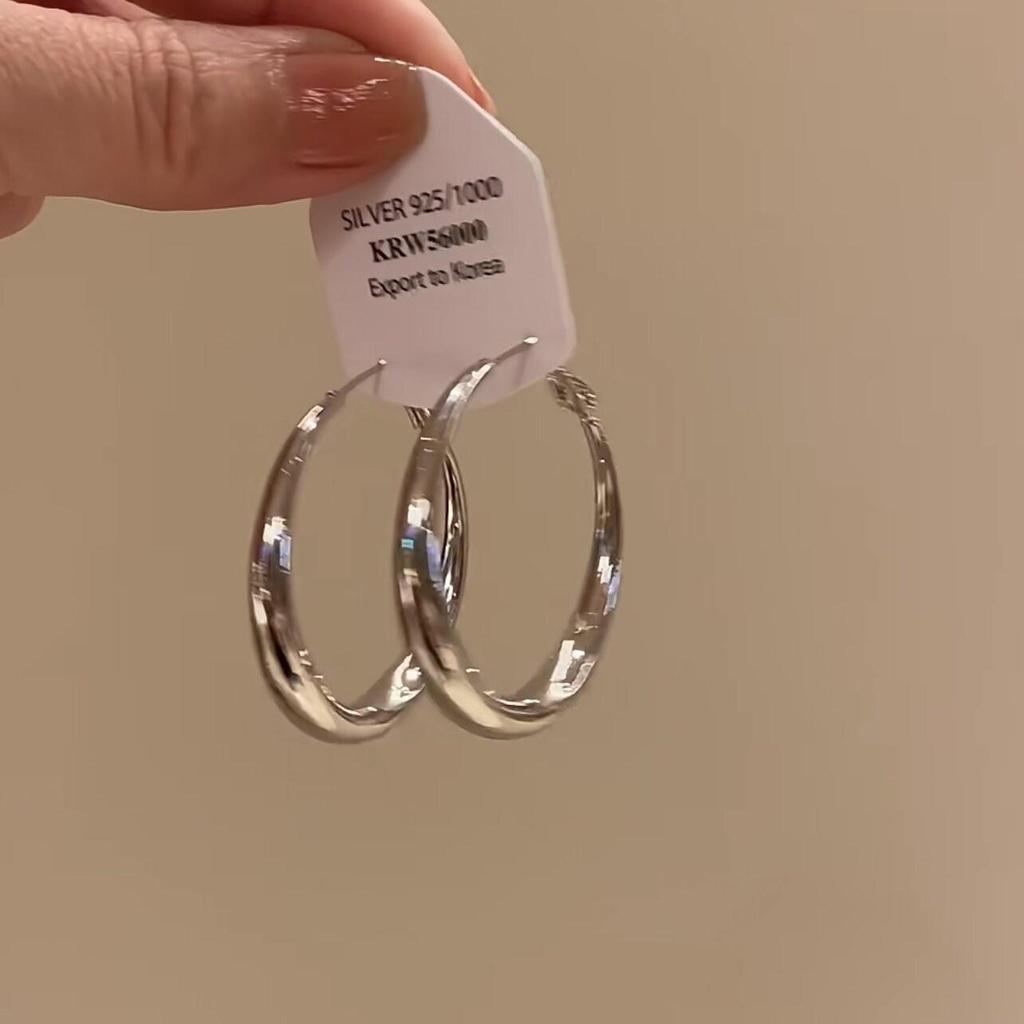 Women's Luxury Textured Metal Hoop Earrings - Versatile Niche Design