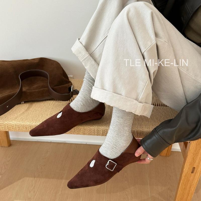 French retro pointed belt buckle low heel deep mouth single shoes women's 2025 autumn and winter design sense suede versatile grandma shoes