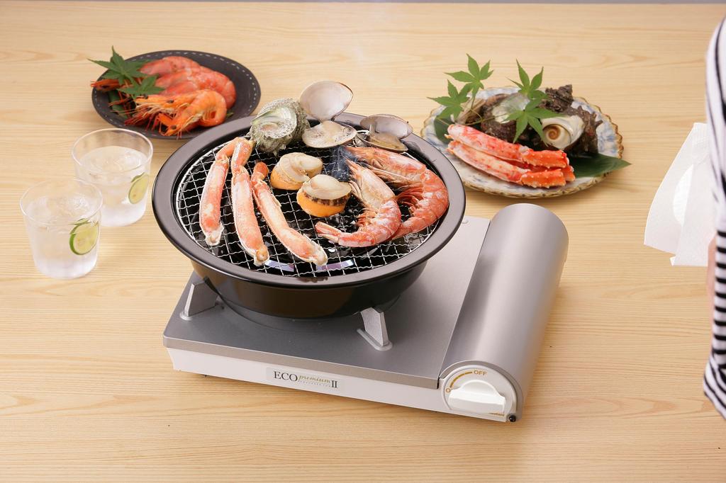 Iwatani Eco Premium III Portable Gas Stove, Internal Flame Type, Portable, Emergency Supplies, Tabletop, Power Outage Preparedness, Made in Japan, CB-