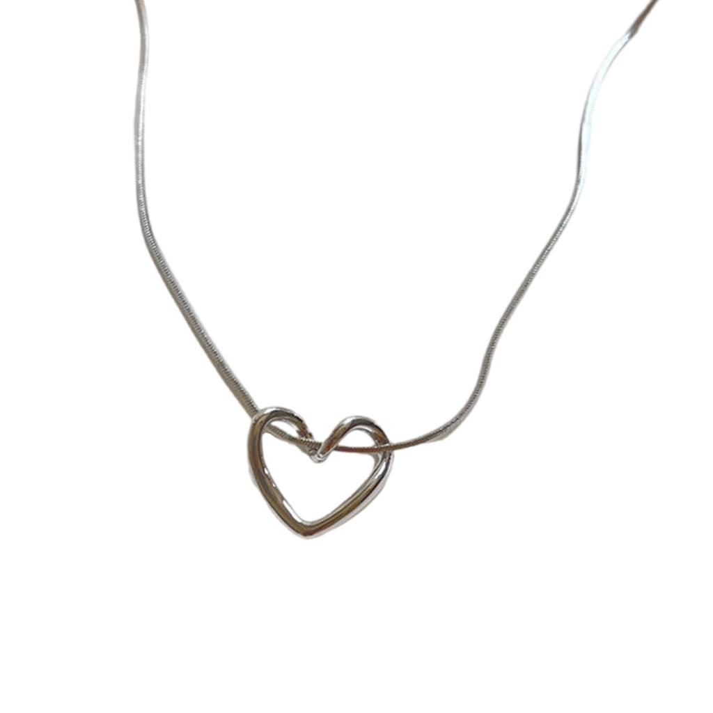 Hollow Heart Pendant Necklace Simple Necklace Date Jewelry Alloy Texture Suitable for Music Festivals and Fashion Shows