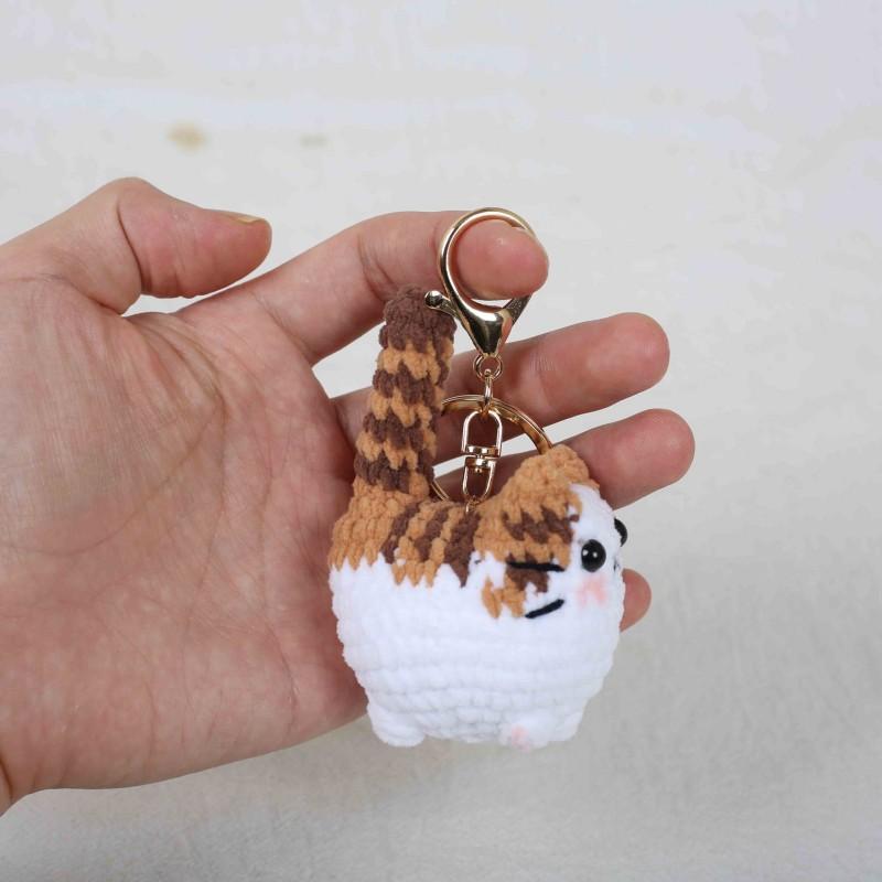 Handgefertigte Häkel-Kätzchen-Schlüsselanhänger Niedliche Lächelnde Katzenpuppe Häkel-Schlüsselanhänger Cartoon-Kätzchen-Serie Strickpuppen-Schlüsselanhänger Großhandel