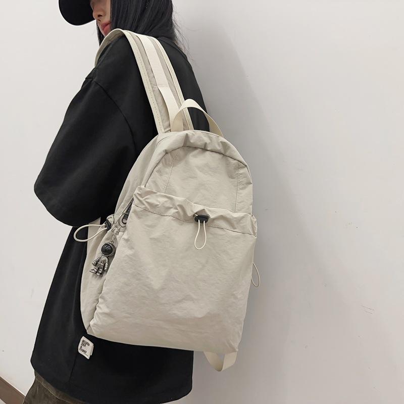 Нейлоновый рюкзак для женщин — фото 16