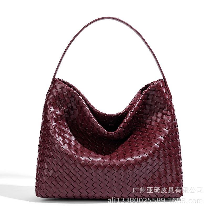 

[] Hand-woven underarm bag fashionable texture versatile shoulder bag commuter bucket messenger women s bag 34*11*29cm