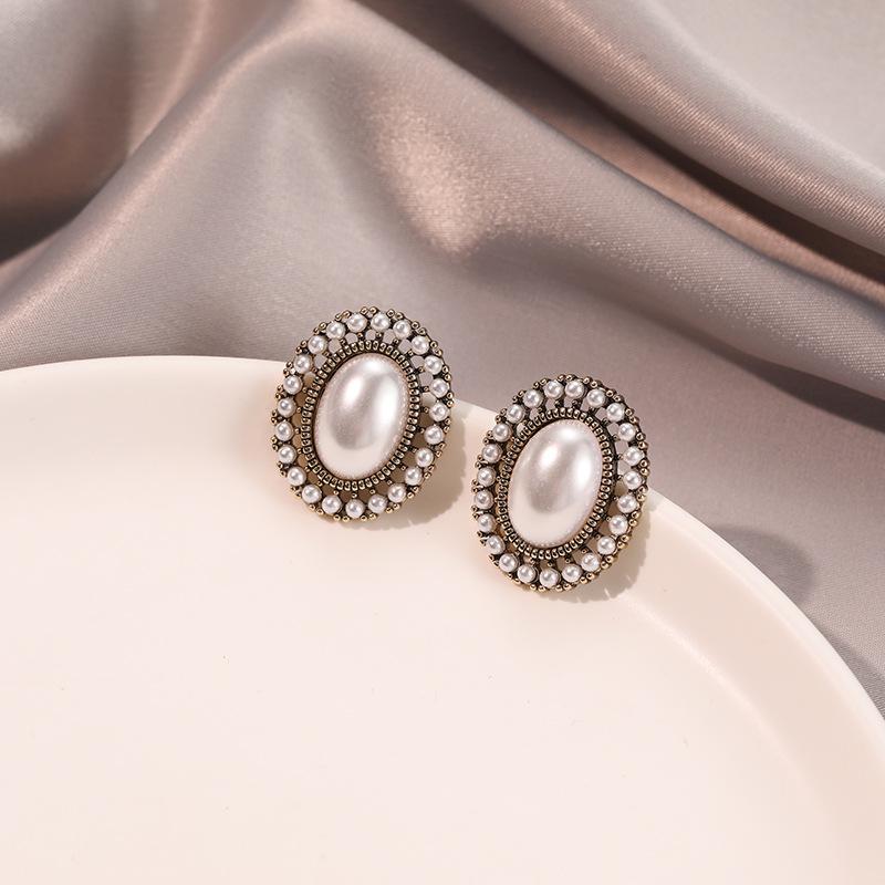 

Серьги-гвоздики в литературном и ретро-стиле с легкой инкрустацией жемчугом, маленькие и изысканные старинные серьги, серьги-гвоздики в стиле «Темперамент»