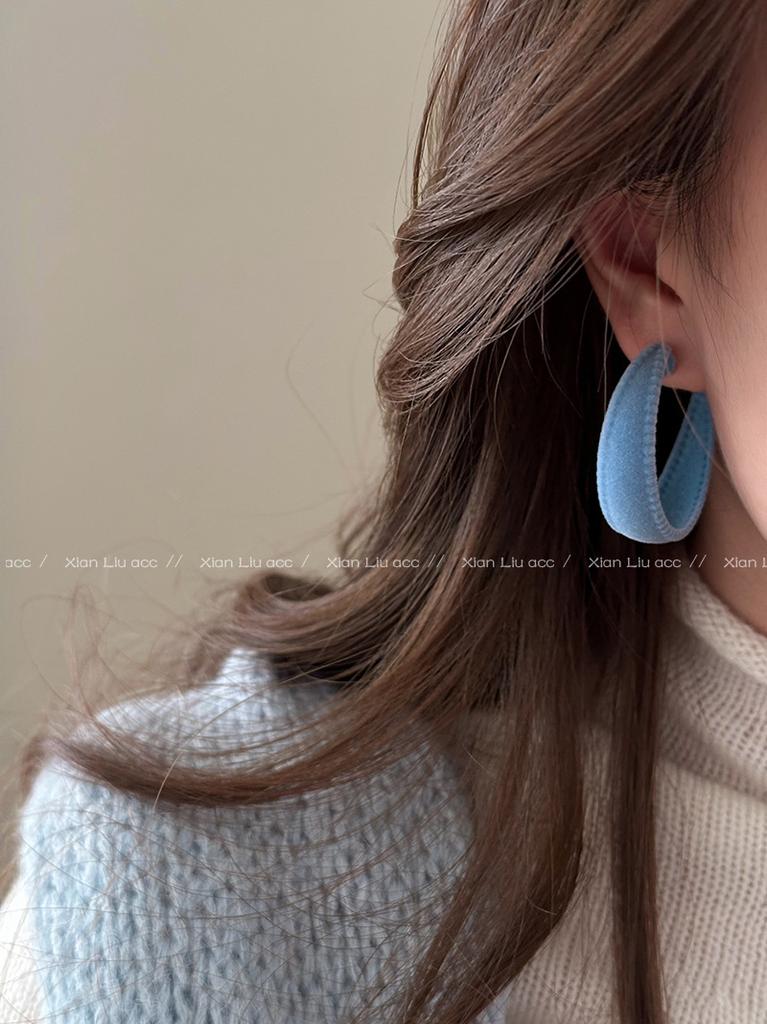 Face-sized Earrings, Autumn and Winter Flocking Ring Earrings, Women's New Popular Stud Earrings, Niche Hong Kong Style Earrings
