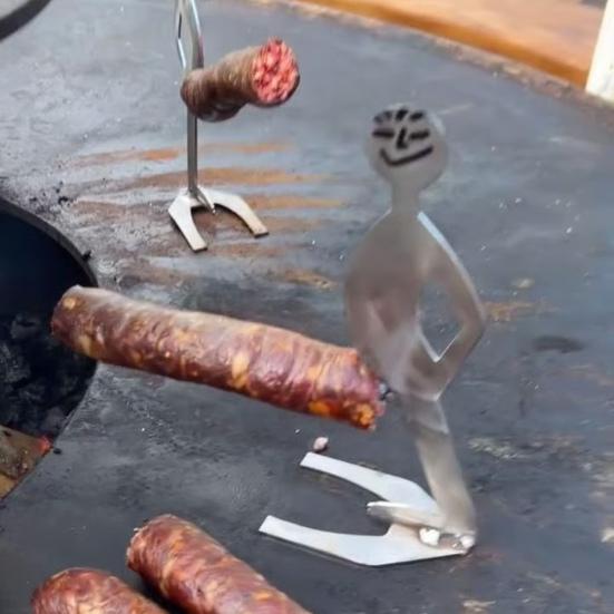 Funny Sausage Rack Stand Man Hot Dog Holder Reusable Hot Dog Roaster Hands-free Cooking Tools for Camping Party