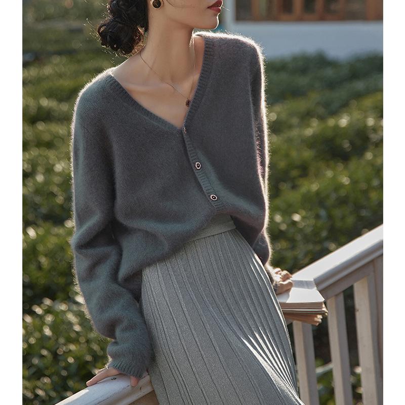 

Autumn and winter new imitation raccoon velvet v-neck soft waxy sweater jacket lazy knitted cardigan bottoming top women s clothing [80-57.5kg] море синього кольору