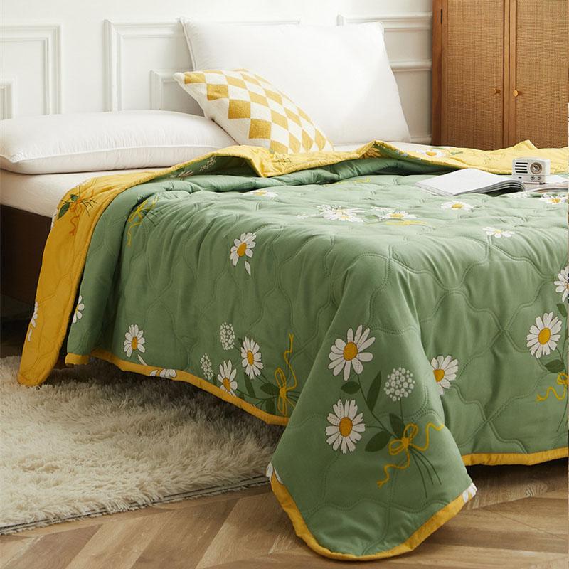 Daisy Printed Quilted Summer Quilt Soft Breathable Single Double Blanket Washable Thin Comforter with Pillowcase
