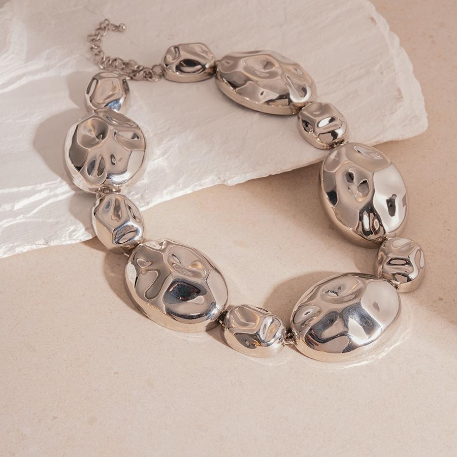 High-End European & American Metal Oval Earrings and Necklace Set - Simple Clavicle Chain for Women