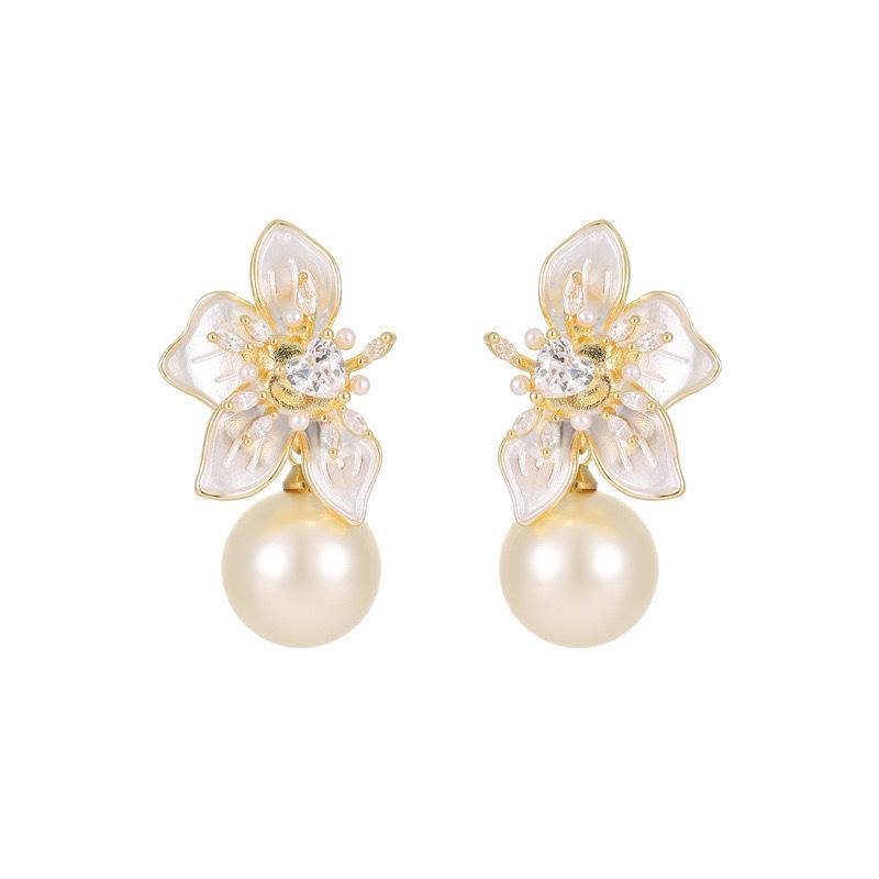 Gentle Hong Kong Style Butterfly Beads Fashion Earrings Three-Dimensional Flowers Exquisite Earrings Temperament Light Luxury High-End Earrings