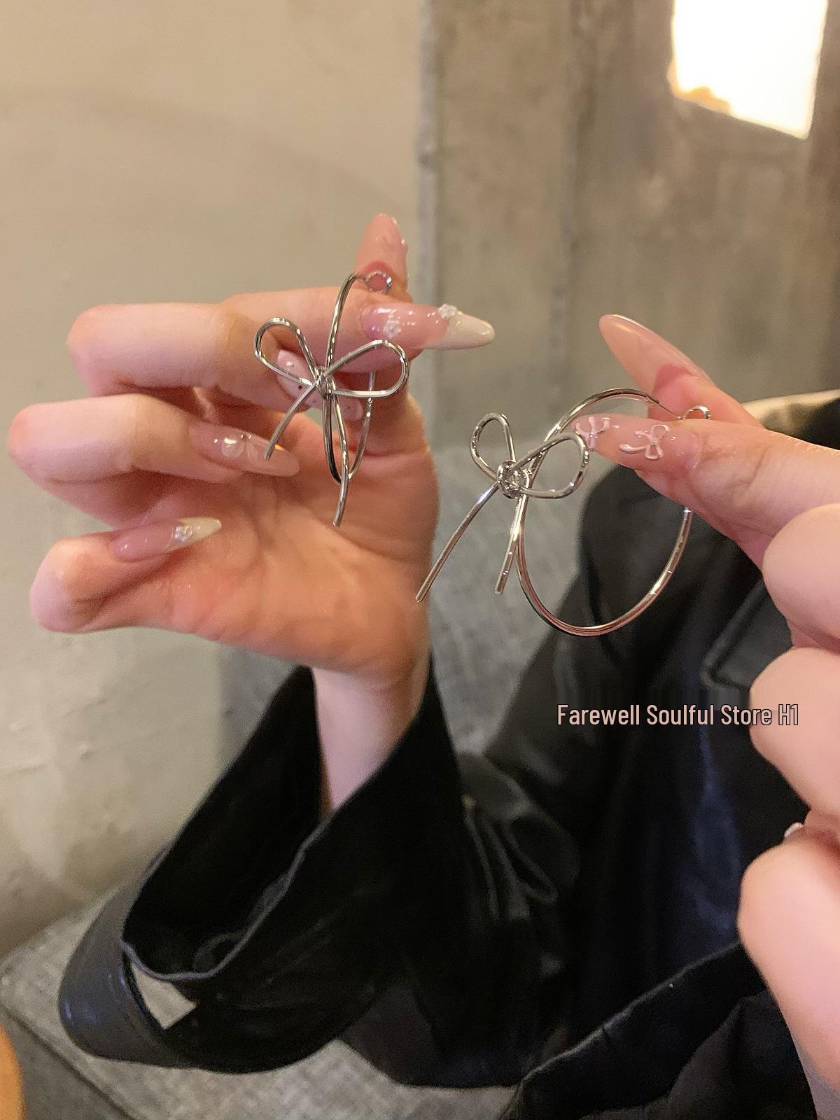 

Bow Earrings: Women s Niche Design, Korean-Style Metal Hoops, Suited for Round & Square Faces, Trendy & Exaggerated Large Hoops and Ear Studs.