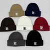 Cappello di lana più venduto alfabeto autunno e inverno cappello freddo uomo e donna coppie cappello lavorato a maglia caldo ispessito protezione orecchie semplice