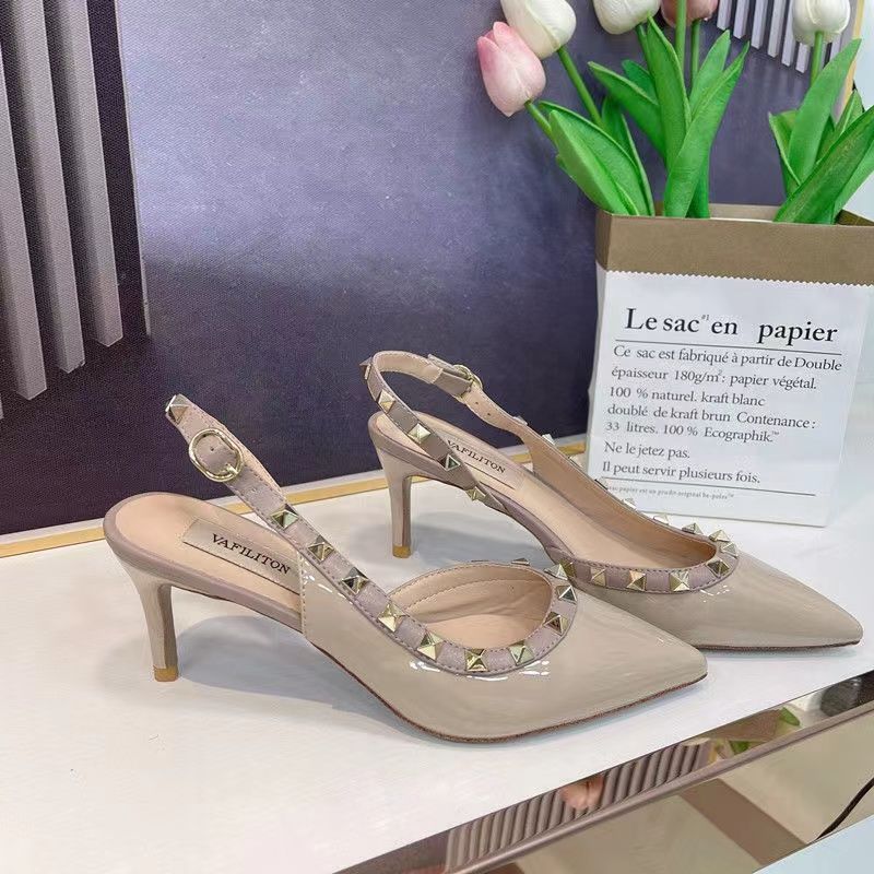 French pointed rivet thick heel shoes 2025 spring and summer Internet celebrity patent leather nude square heel sandals temperament empty single shoes