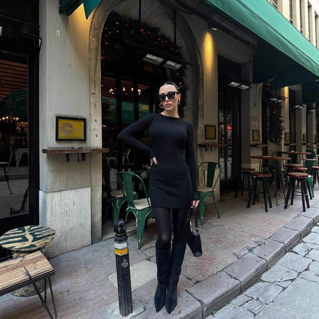 2025 Autumn Women's Slimming Knit Sweater with Hip-Hugging Short Skirt