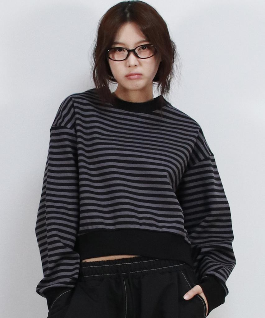 Deumakeu Stripe Crop Sweatshirt - Black