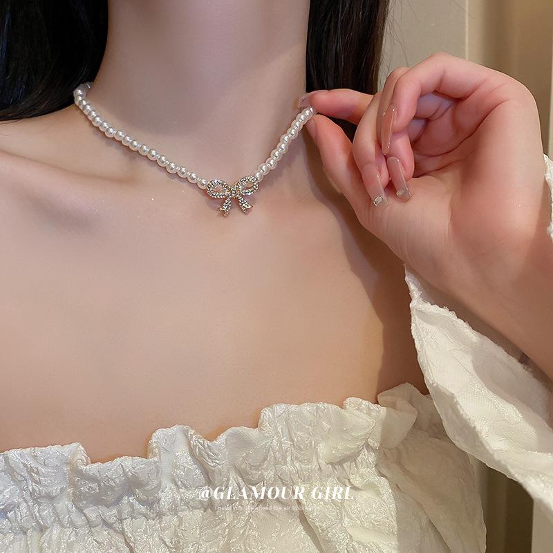 Collana a Clavicola con Nappa di Perle e Farfalla in Stile Coreano