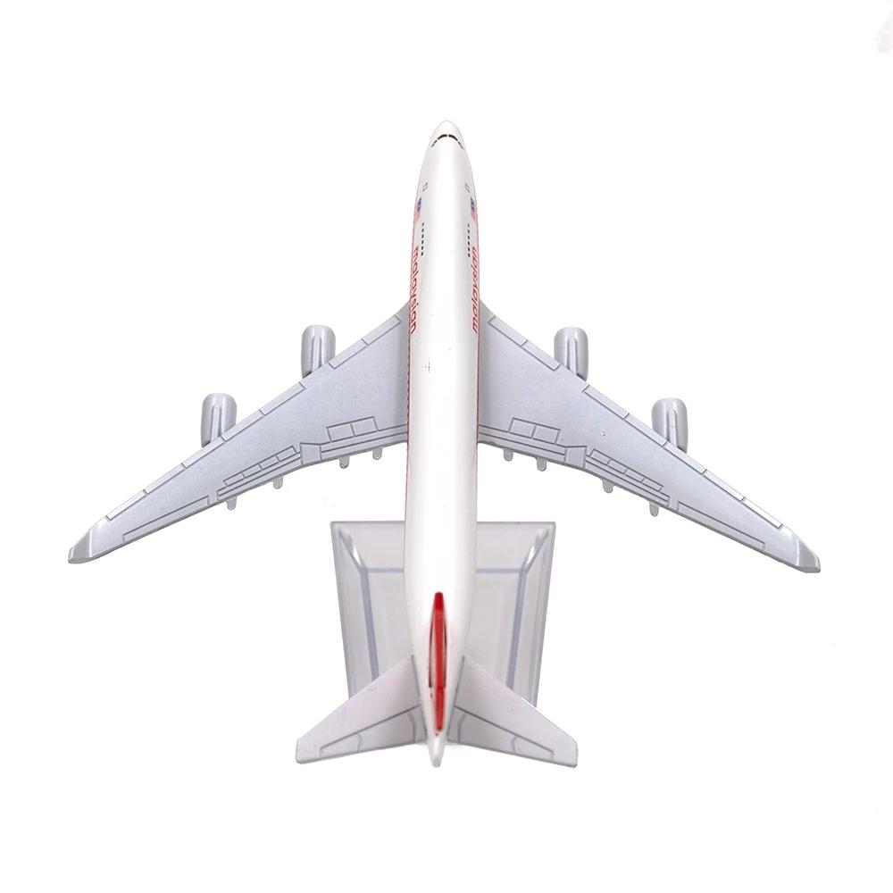 Model Plane Alloy 1:400 Scale 16cm for Air Malaysia Red B747 Airlines Boeing 747 Airways Airplanes W Stand Die-cast Aircraft for