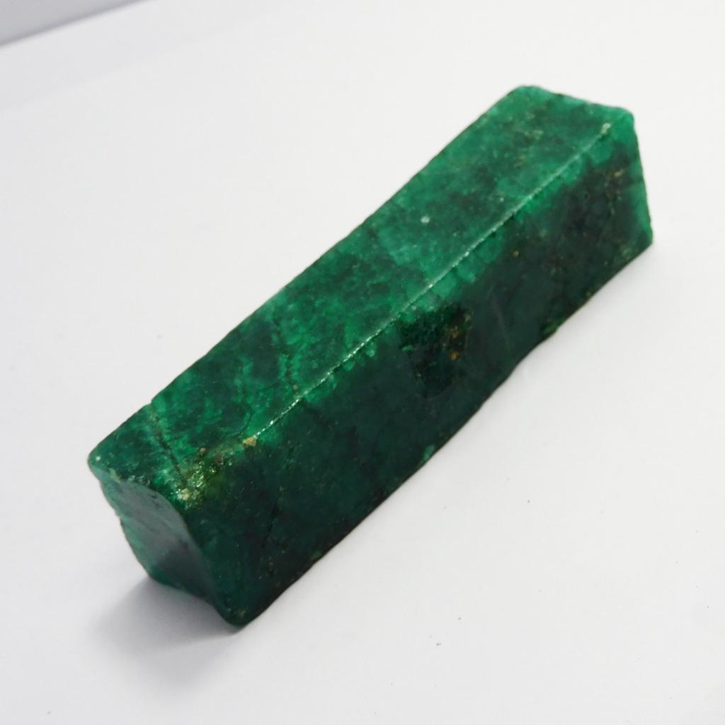 Natural Green Emerald Loose Gemstone Uncut Rough 474.30 ct for Lapidary and Gem Collections