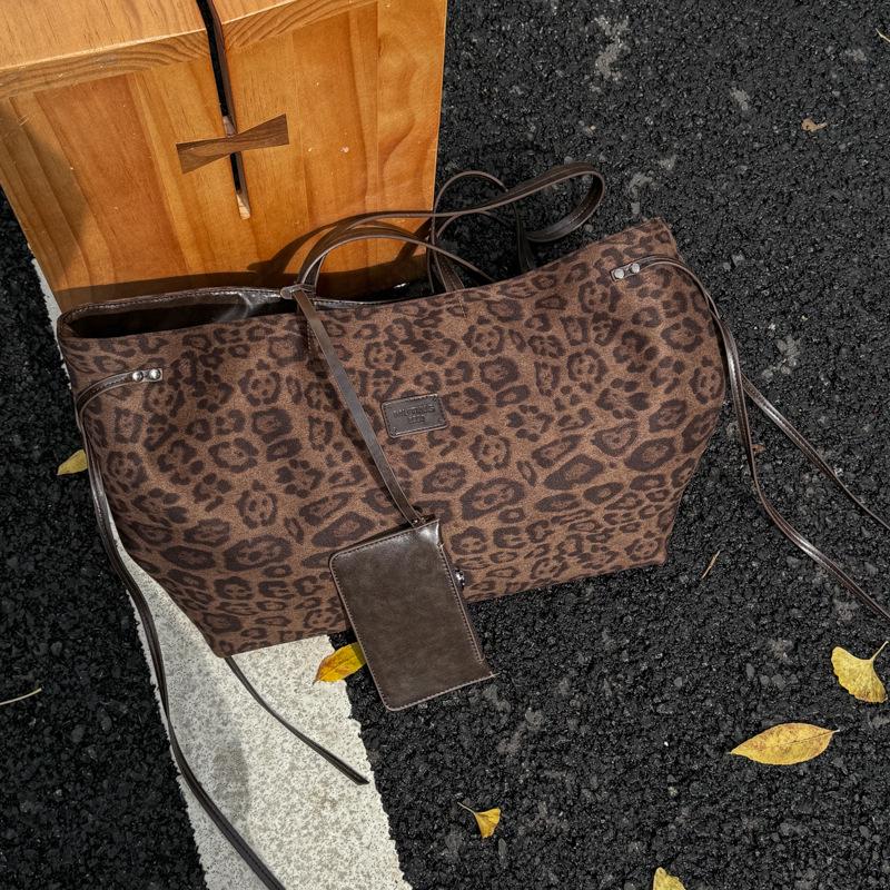 

2025 Retro Suede Leopard Print Tote – Large Capacity, Versatile Autumn/Winter Shoulder Bag 55cm x 18cm x 30cm кофейный/леопардовый