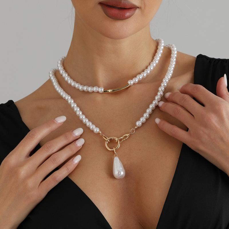 

Fashion Multilayer White Imitation Pearl Choker with Metal Circle Fixation Wide Bib Necklace Jewelry for Charm Women